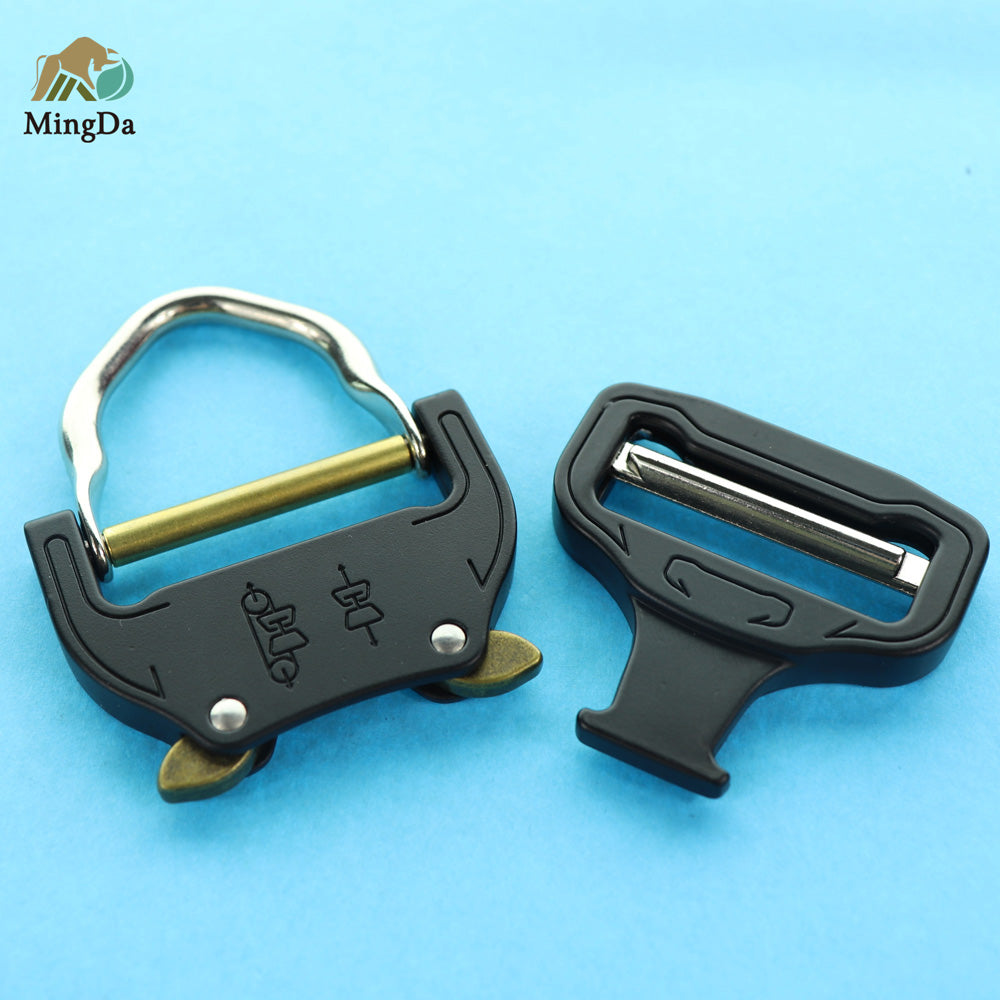 Cobra Buckle With D Ring